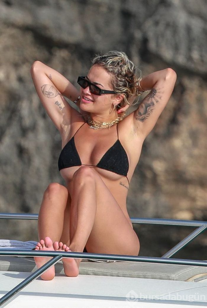 Rita Ora lüks yatta böyle görüntülendi!