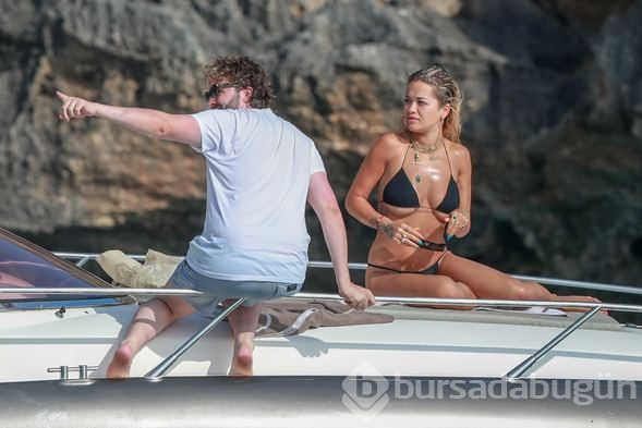 Rita Ora lüks yatta böyle görüntülendi!