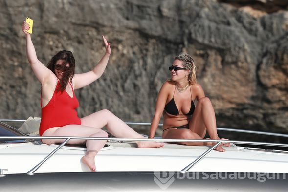 Rita Ora lüks yatta böyle görüntülendi!