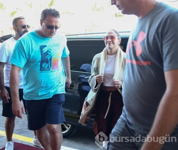 Jennifer Lopez halkla iç içe