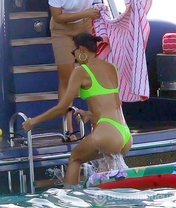 Irina Shayk kızıyla tatilde!