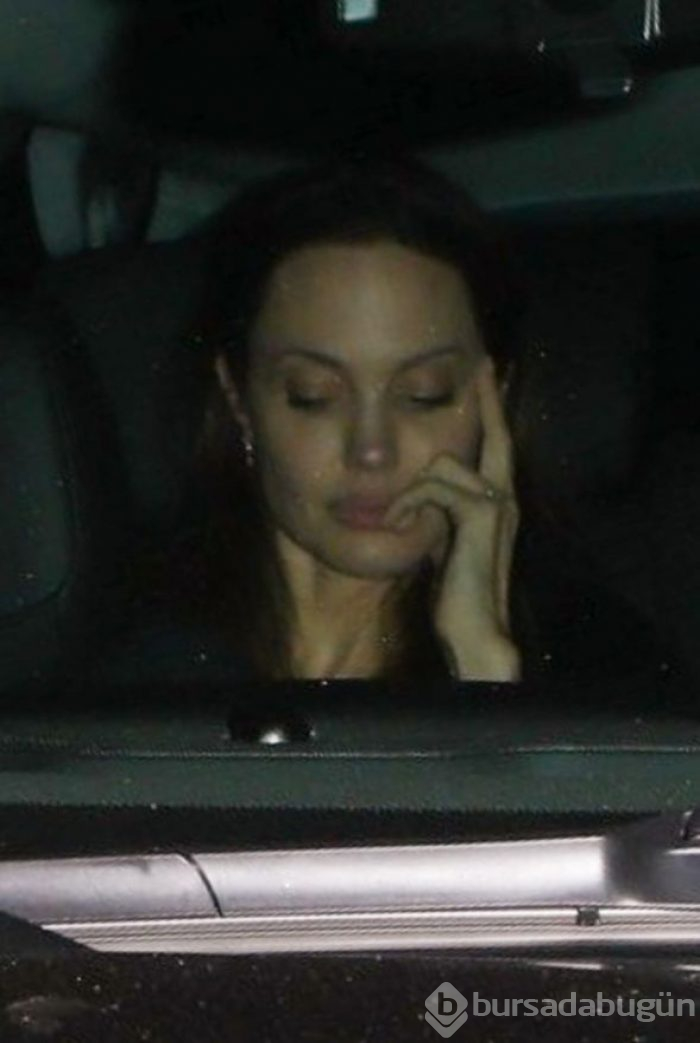 Angelina Jolie'nin düşünceli hali merak uyandırdı