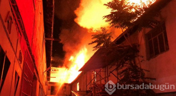 Bursa'da iki katlı fabrika alev alev yandı!
