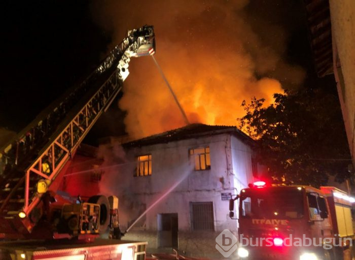 Bursa'da iki katlı fabrika alev alev yandı!

