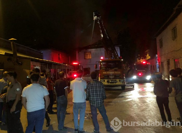 Bursa'da iki katlı fabrika alev alev yandı!
