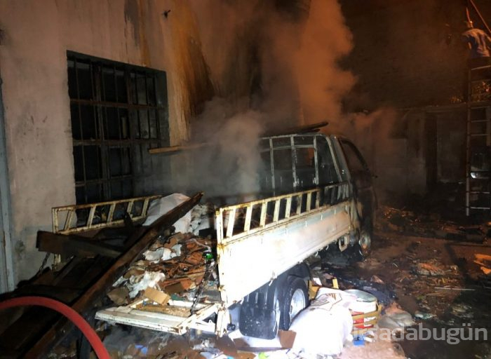 Bursa'da iki katlı fabrika alev alev yandı!
