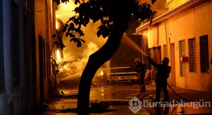 Bursa'da iki katlı fabrika alev alev yandı!
