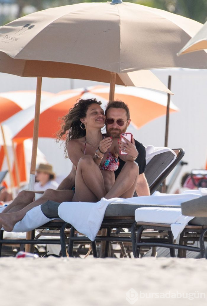 Sean Penn 31 yaş küçük sevgilisiyle tatilde (Aralarında yaş farkı olan ünlüler)