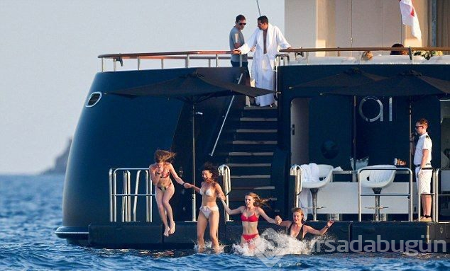 Sean Penn 31 yaş küçük sevgilisiyle tatilde (Aralarında yaş farkı olan ünlüler)