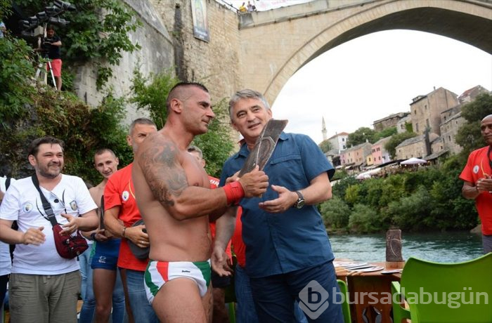 Mostar Köprüsü'nden atladılar! 453 yıllık gelenek...
