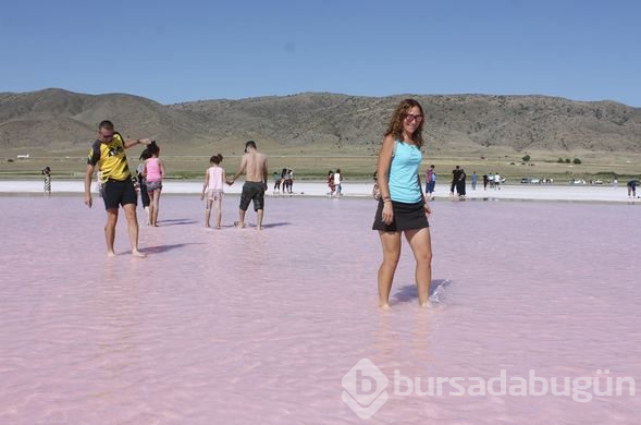 Tuz Gölü pembeye büründü! Sebebi bakın ne çıktı
