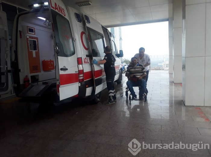 Bursa'da yağmurda 4 araç birbirine girdi: 18 yaralı	