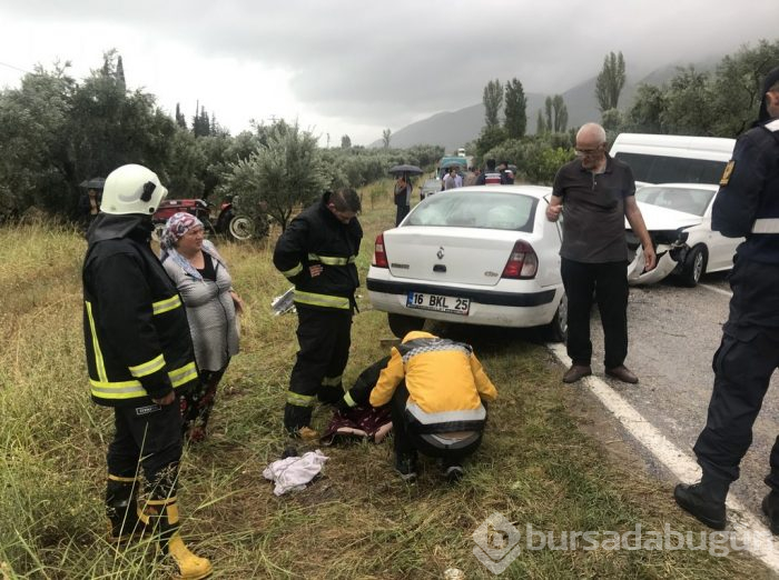Bursa'da yağmurda 4 araç birbirine girdi: 18 yaralı	