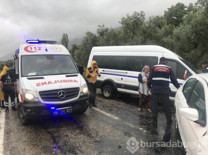 Bursa'da yağmurda 4 araç birbirine girdi: 18 yaralı	