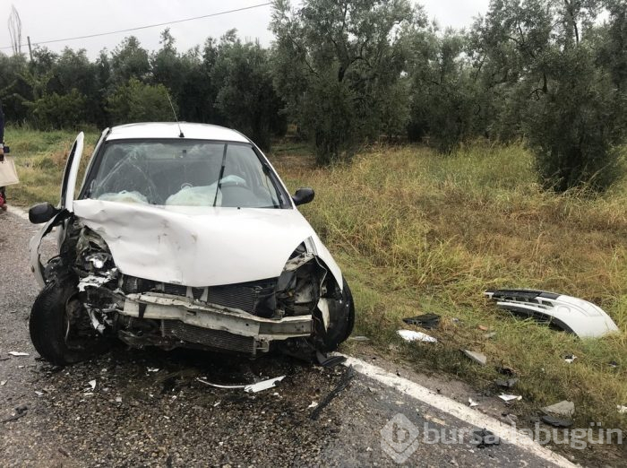 Bursa'da yağmurda 4 araç birbirine girdi: 18 yaralı	