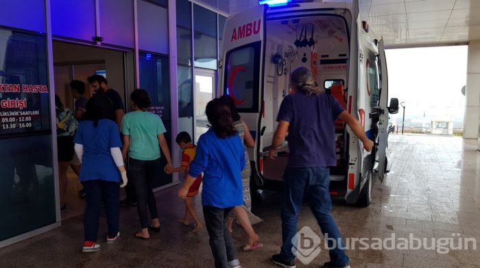 Bursa'da yağmurda 4 araç birbirine girdi: 18 yaralı	