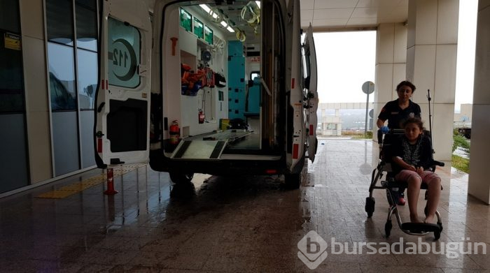 Bursa'da yağmurda 4 araç birbirine girdi: 18 yaralı	
