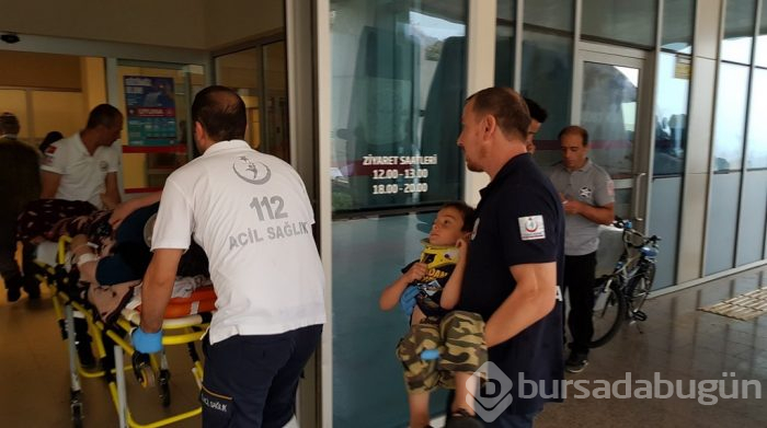 Bursa'da yağmurda 4 araç birbirine girdi: 18 yaralı	