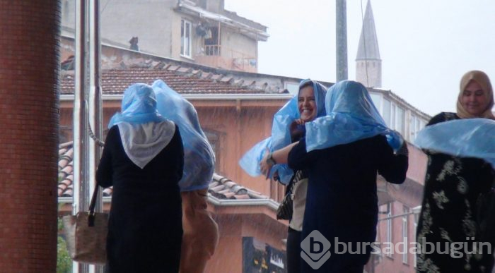 Bursa'yı yağmur ve fırtına vurdu...
