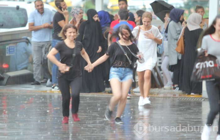 Bursa'yı yağmur ve fırtına vurdu...

