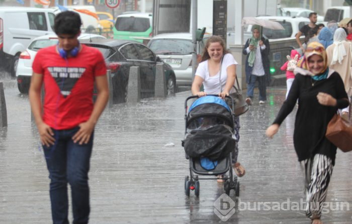 Bursa'yı yağmur ve fırtına vurdu...
