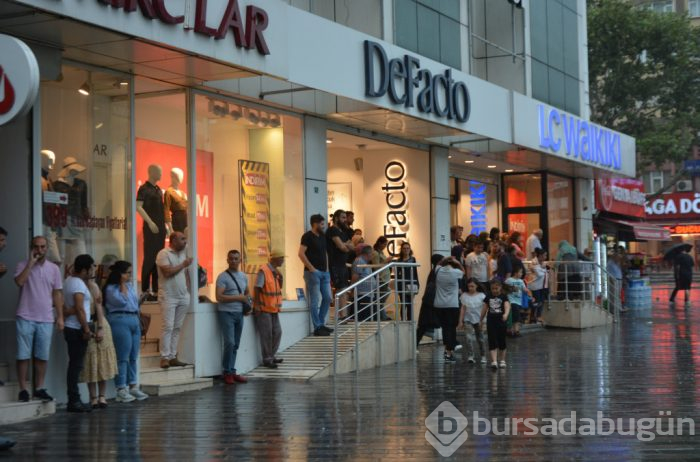 Bursa'yı yağmur ve fırtına vurdu...

