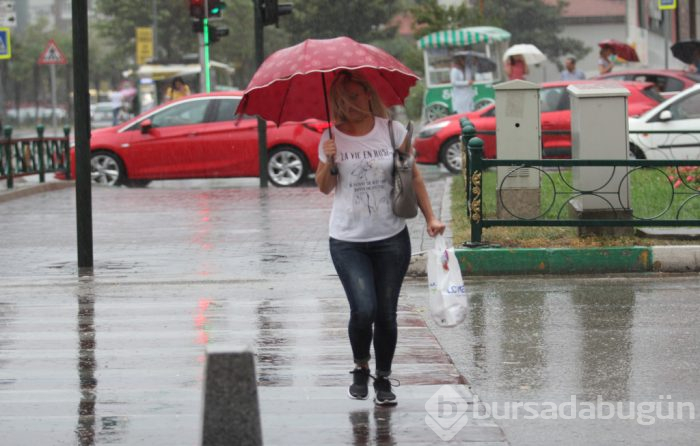 Bursa'yı yağmur ve fırtına vurdu...
