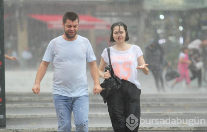 Bursa'yı yağmur ve fırtına vurdu...
