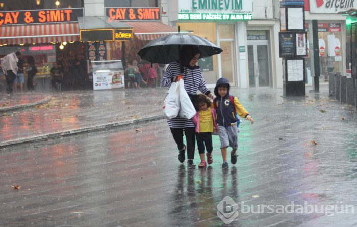 Bursa'yı yağmur ve fırtına vurdu...
