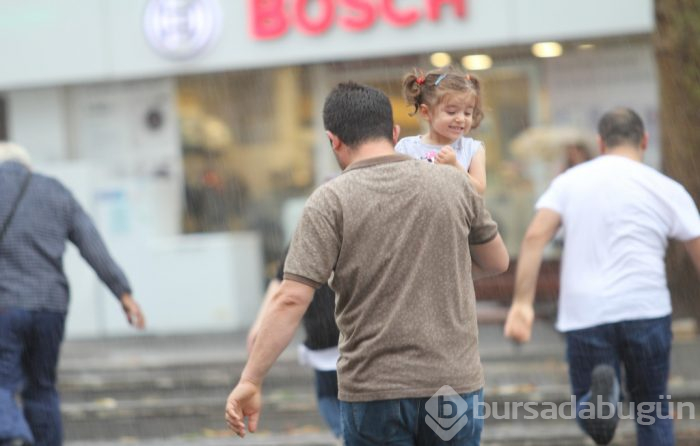 Bursa'yı yağmur ve fırtına vurdu...

