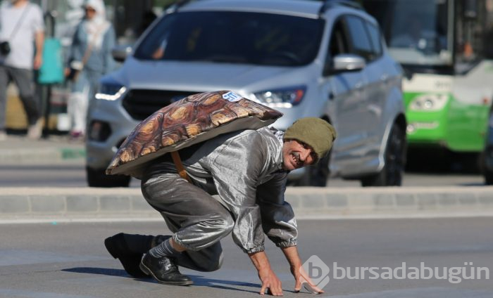 Bursa'da babasını kazada kaybetti, trafiğe böyle çıktı!
