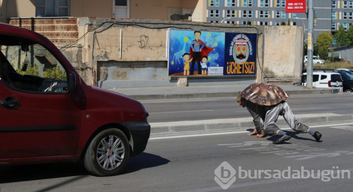 Bursa'da babasını kazada kaybetti, trafiğe böyle çıktı!
