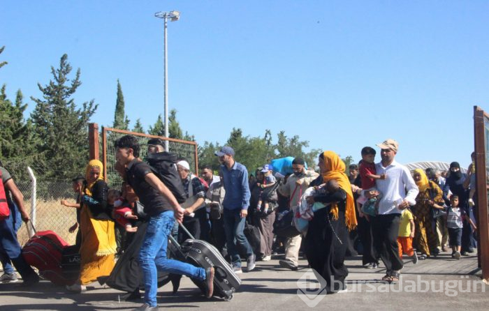 Suriyeliler ülkelerine koşarak gitti!
