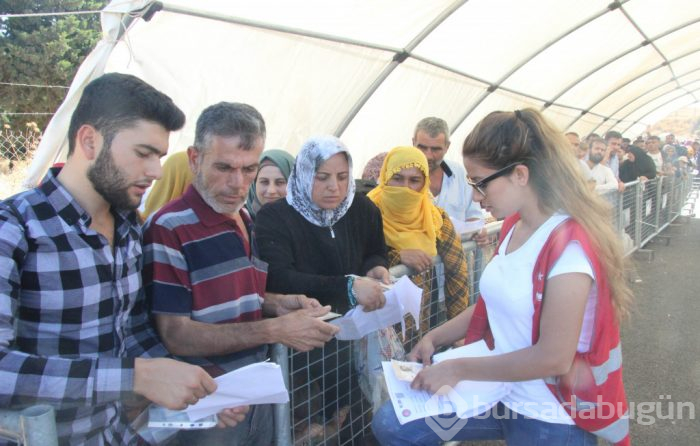 Suriyeliler ülkelerine koşarak gitti!
