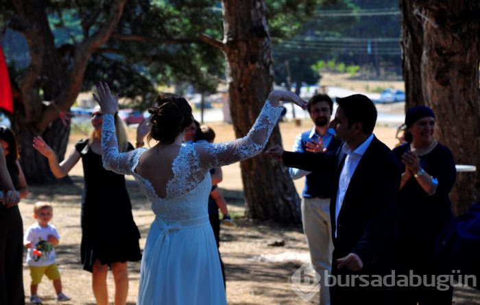 Bursalı damat Polonya'dan gelin aldı, düğünü yaylada yaptı
