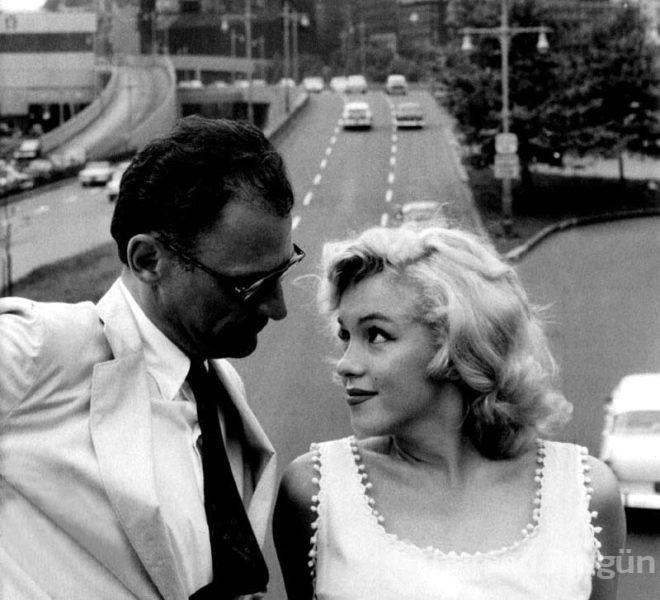 Güzelliğiyle bir döneme damga vuran Marilyn Monroe'nun cesediyle ilgili şoke eden gerçek, yıllar sonra ortaya çıktı!
