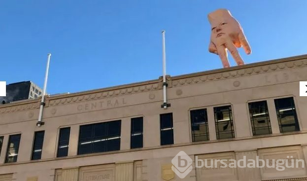 Korkunç el heykeli! Şehir Galerisi'nden sizi izliyor olacak