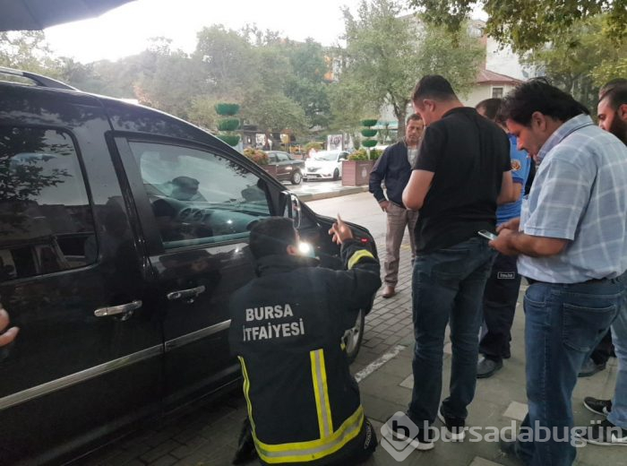 Bursa'nın kahraman itfaiyecisi! Yağmurda yarım saat uğraşıp kurtardı
