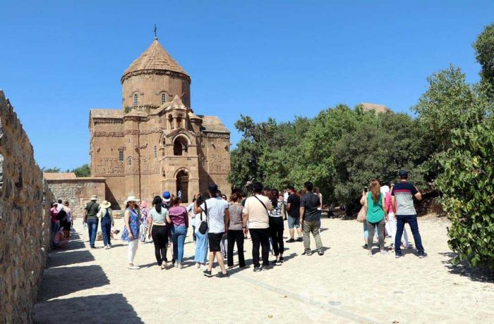 1100 yıllık kilisede 7'nci ayin hazırlıkları başladı
