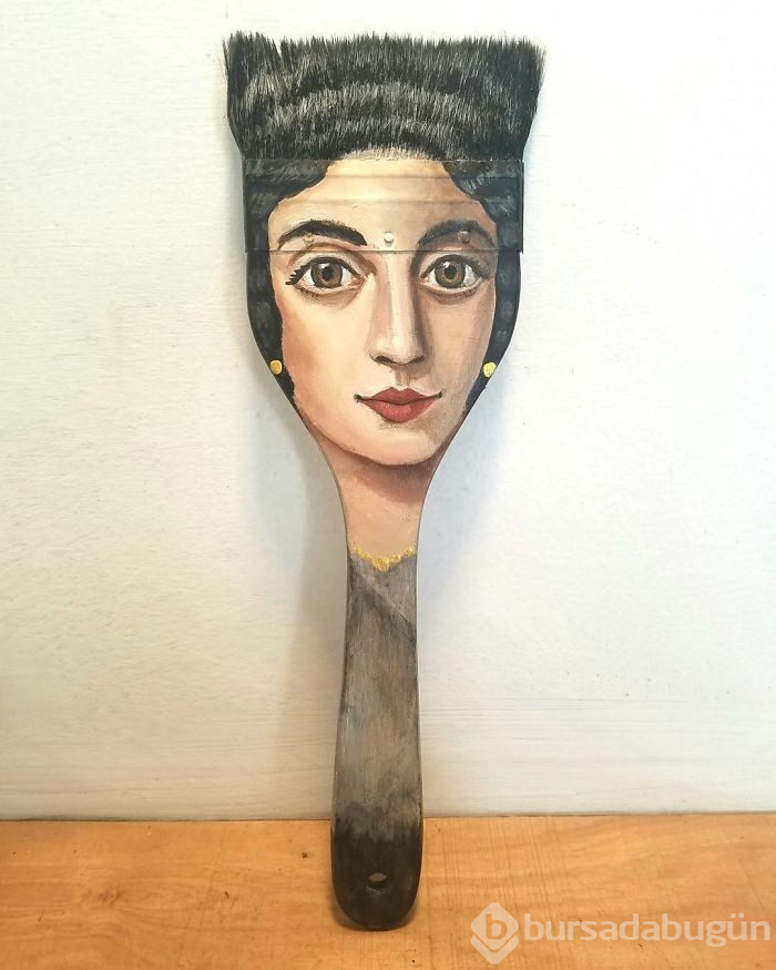 Çöpe atılan eşyalardan sanat eserleri yaratıyor!
