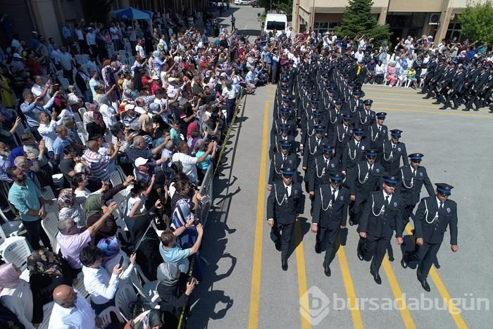 Polis adaylarının mezuniyet sevinci Kaynak: Polis adaylarının mezuniyet sevinci 
