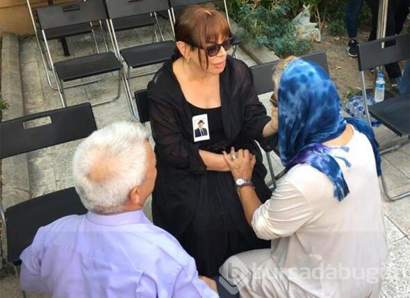 Dostları yalnız bırakmadı