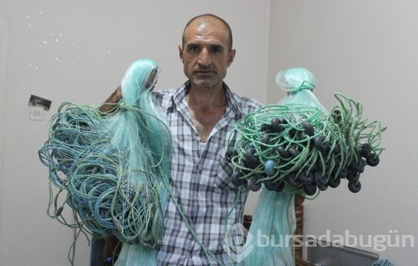 25 yıldır eliyle balık ağı örüyor
