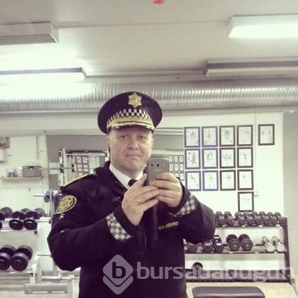 Polisler burada ne iş yapıyor?
