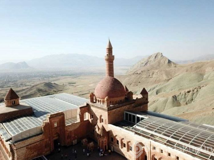 235 yıldır tarihe ışık tutan Osmanlı sarayı: İshakpaşa
