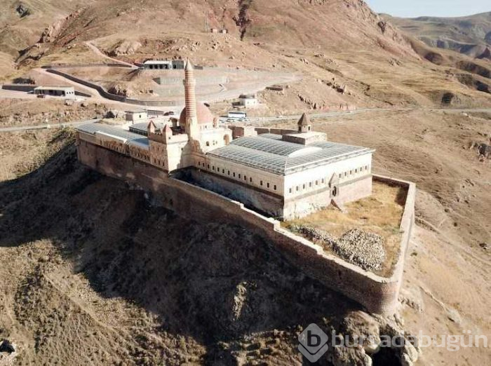 235 yıldır tarihe ışık tutan Osmanlı sarayı: İshakpaşa
