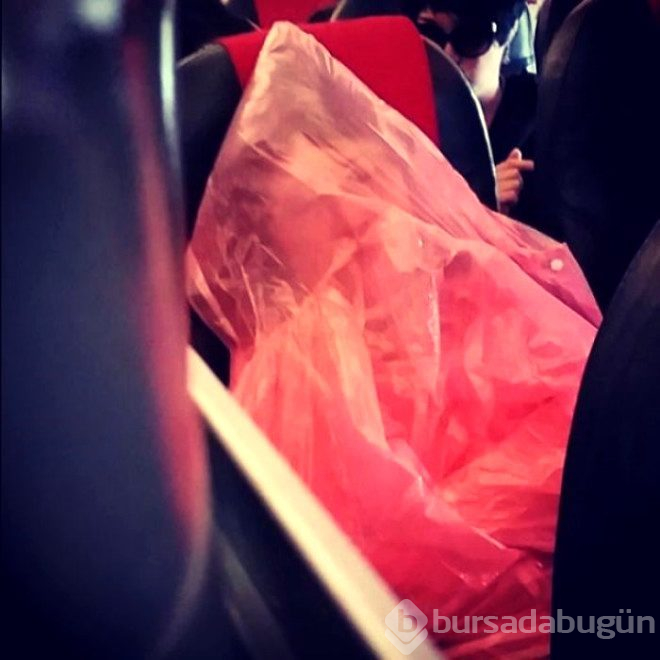 Uçakta mide bulandıran olay!