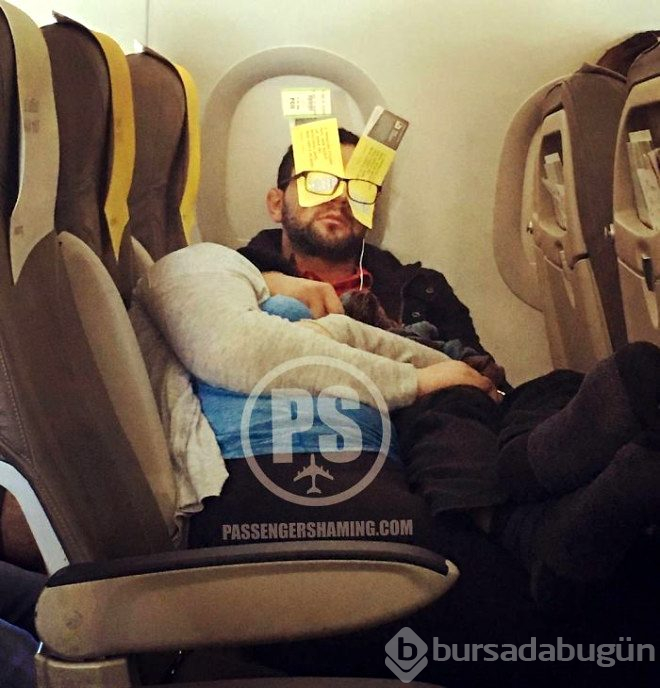Uçakta mide bulandıran olay!