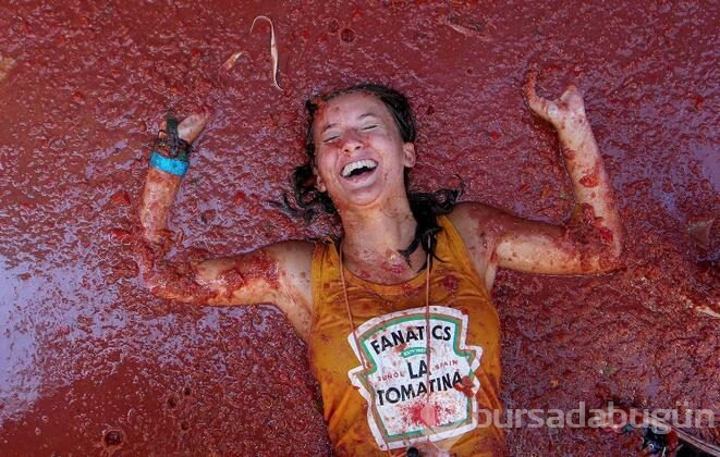 İspanya'da domates savaşı 'La Tomatina' başladı