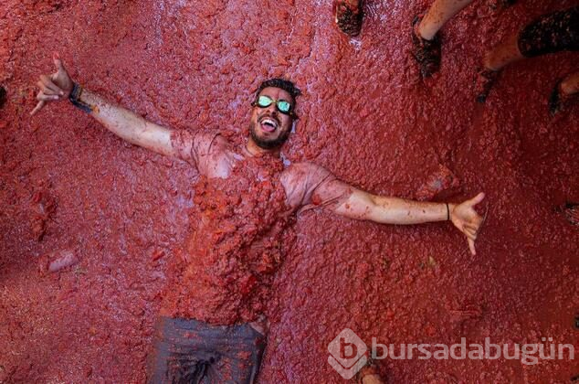 İspanya'da domates savaşı 'La Tomatina' başladı